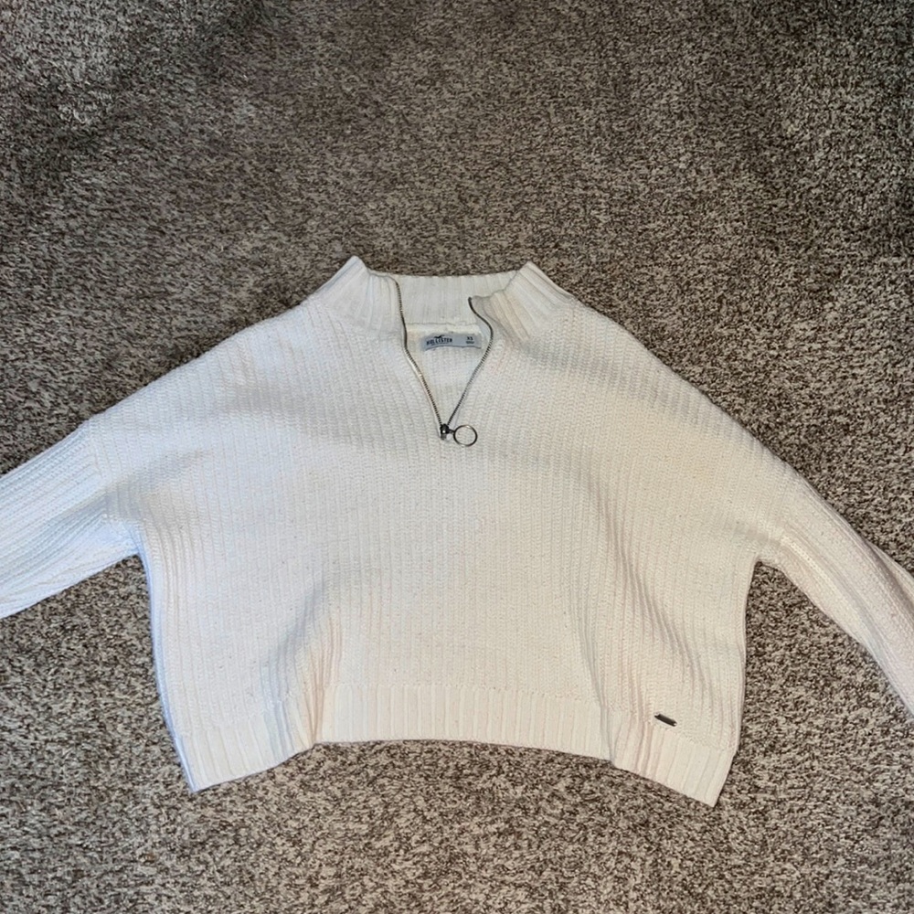 Hollister extra small white cropped sweater